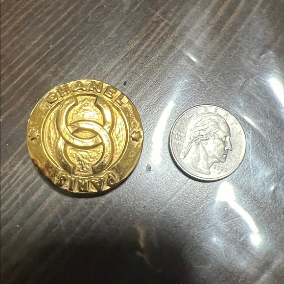 AUTHENTIC Vintage Hammered Button CHANEL CC Logo Circle #2853 Gold color Clip-On - Picture 12 of 13